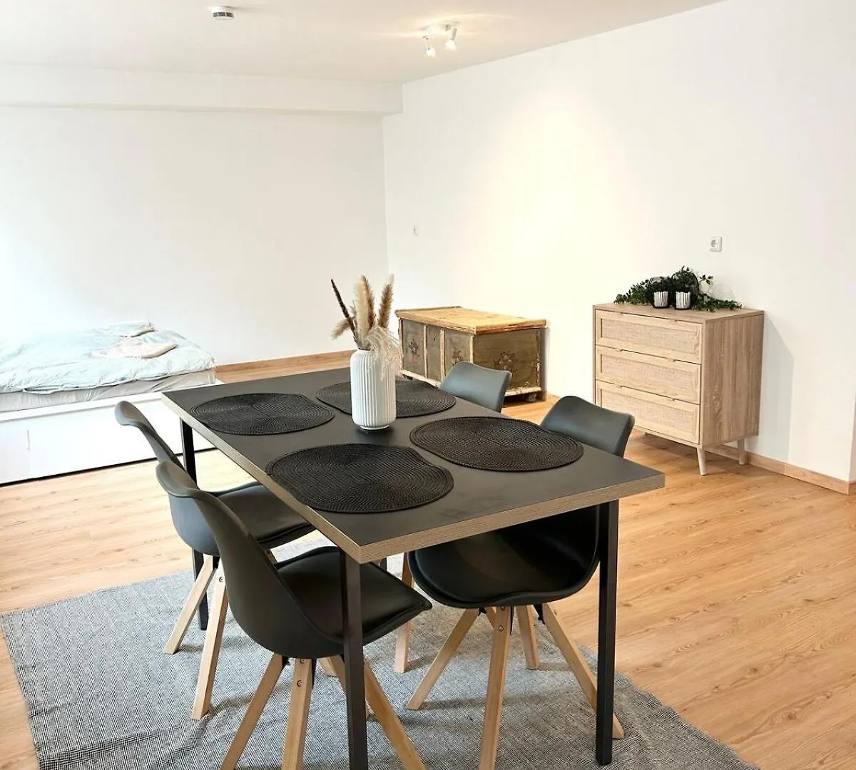 New Studio, Central & Quiet Munich Apartment